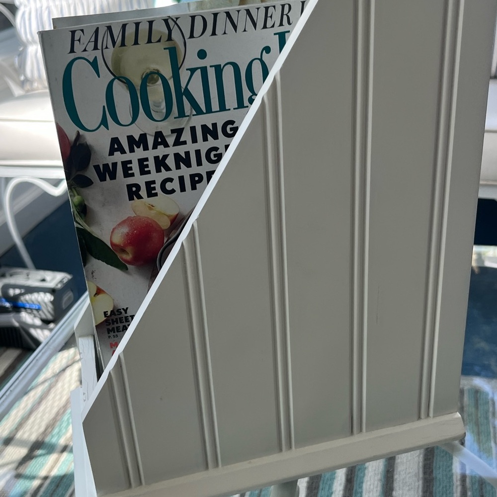 White Wooden vertical magazine holder